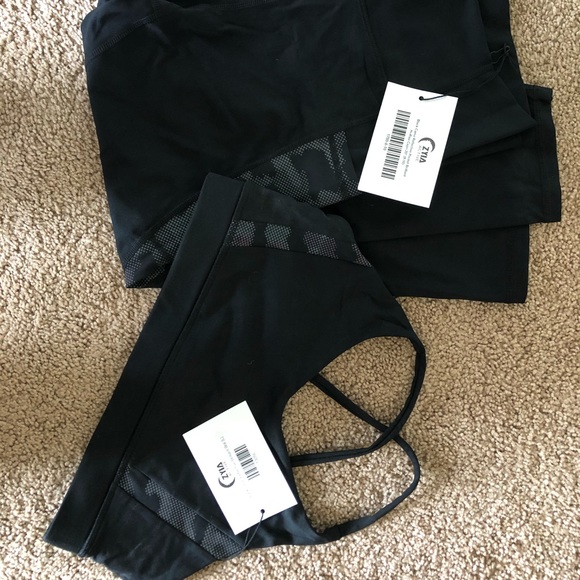 ZYIA Other - Zyia NWT Black camo reflective Capri/sports bra